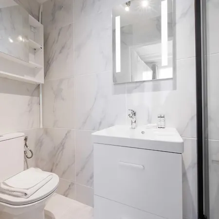 Charming 2p In The Heart Of